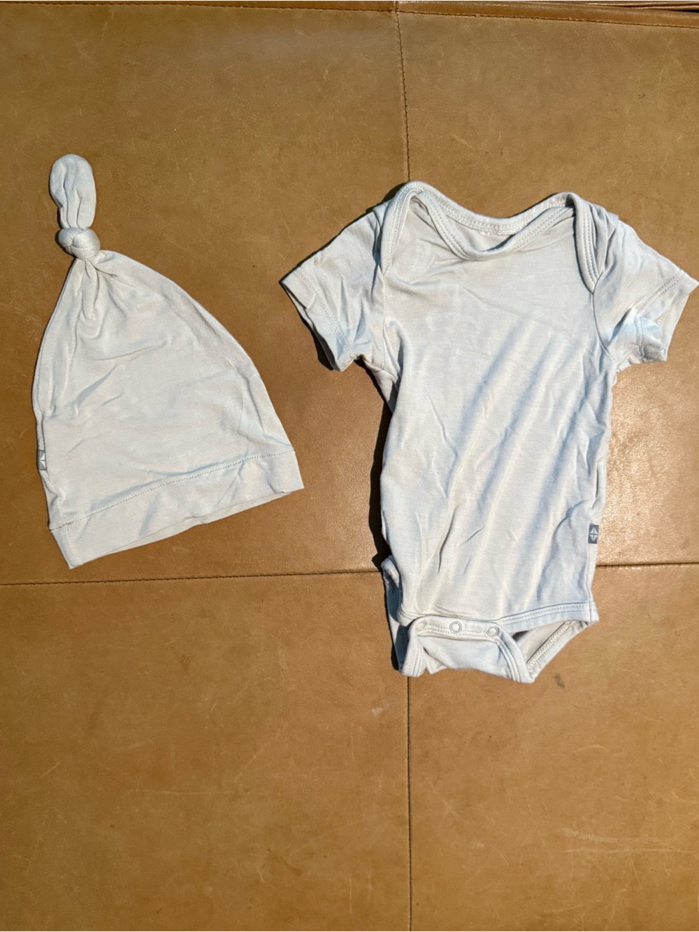 Kyte Baby Onesie and Hat 0-3M